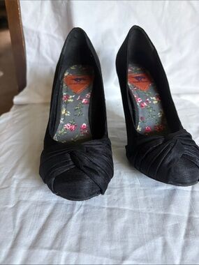 Rocket Dog Black Knot-Front Heels